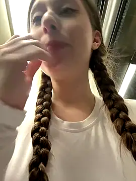 FroggyAnna online show from 12.17.25