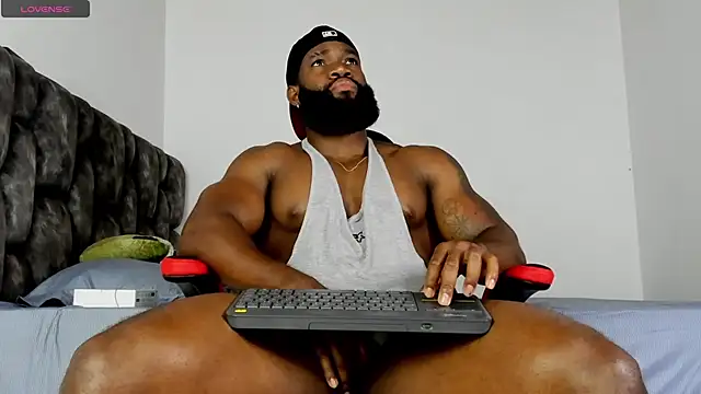 Snapshot of james_musclebbc chatting on 04.18.26 james musclebbc online show from 04.18.26