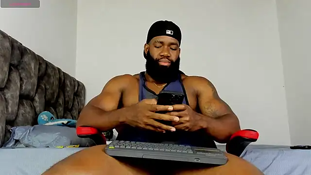 Snapshot of james_musclebbc chatting on 04.20.26 james musclebbc online show from 04.20.26