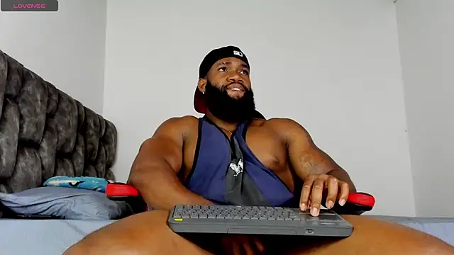 Snapshot of james_musclebbc chatting on 04.23.26 james musclebbc online show from 04.23.26