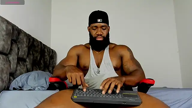 Snapshot of james_musclebbc chatting on 04.26.26 james musclebbc online show from 04.26.26