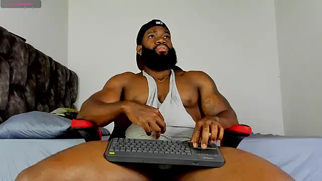 Snapshot of james_musclebbc chatting on 04.30.26 james musclebbc online show from 04.30.26