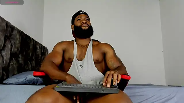 Snapshot of james_musclebbc chatting on 05.06.26 james musclebbc online show from 05.06.26