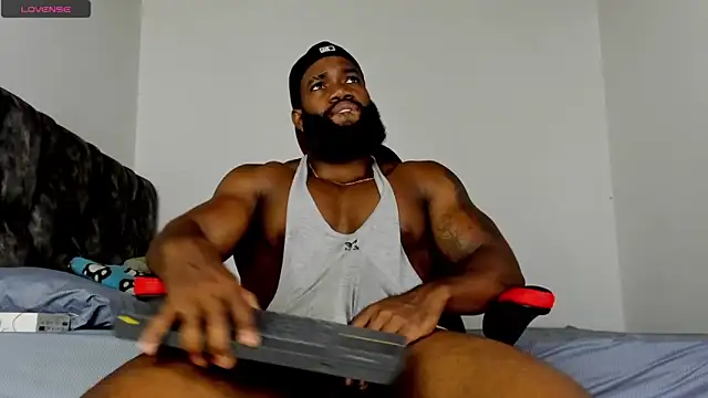 Snapshot of james_musclebbc chatting on 05.16.26 james musclebbc online show from 05.16.26
