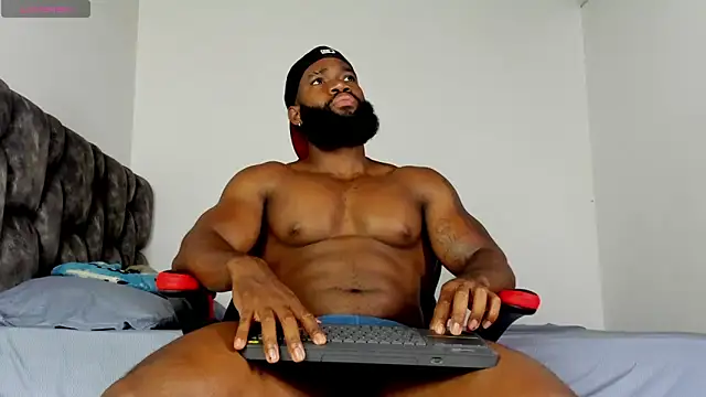 Snapshot of james_musclebbc chatting on 05.17.26 james musclebbc online show from 05.17.26