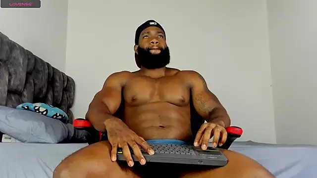 Snapshot of james_musclebbc chatting on 05.20.26 james musclebbc online show from 05.20.26