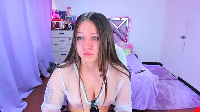 Luna Analya online show from 10.28.25