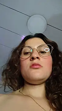 Snapshot of lindasyt chatting on 05.26.26 lindasyt online show from 05.26.26