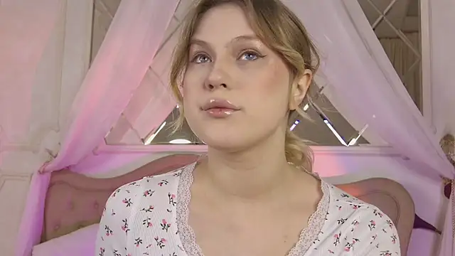 Snapshot of CaitlinSugar chatting on 05.12.26 CaitlinSugar online show from 05.12.26