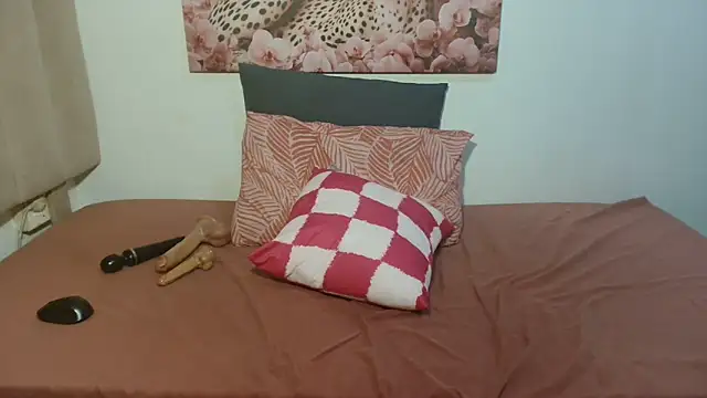 Snapshot of GorillaGripCunt77 chatting on 02.01.26 GorillaGripCunt77 online show from 02.01.26