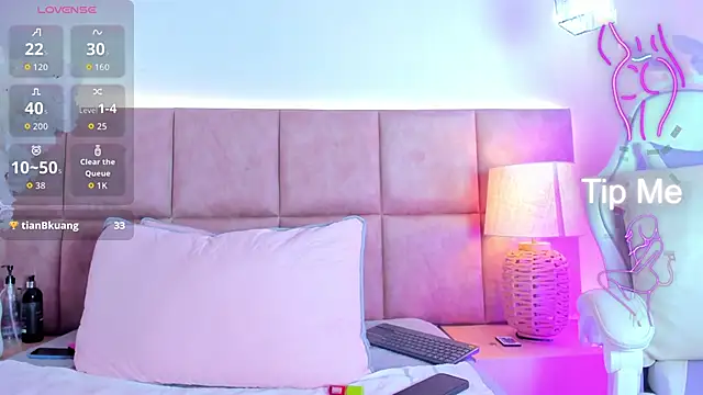 Snapshot of KatheMiler chatting on 11.14.25 KatheMiler online show from 11.14.25