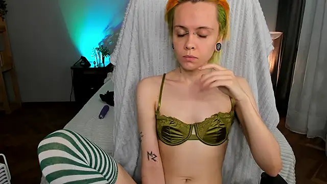 Snapshot of sweet_posya chatting on 09.19.25 sweet posya online show from 09.19.25