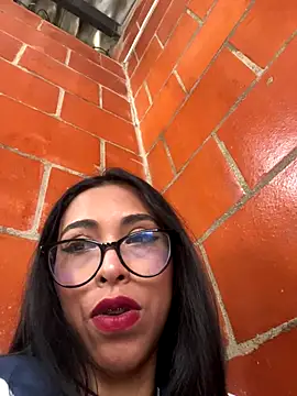 Snapshot of Emma__cumlovee chatting on 11.21.25 Emma cumlovee online show from 11.21.25