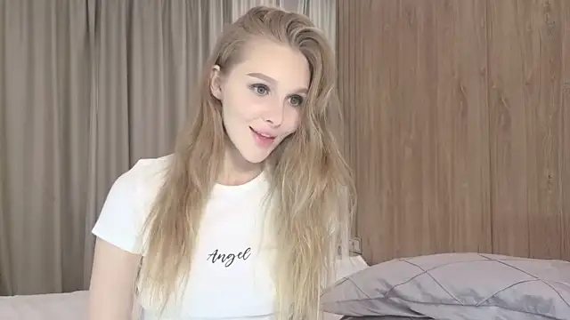 Snapshot of Brigitte_Bardot chatting on 09.10.25 Brigitte Bardot online show from 09.10.25