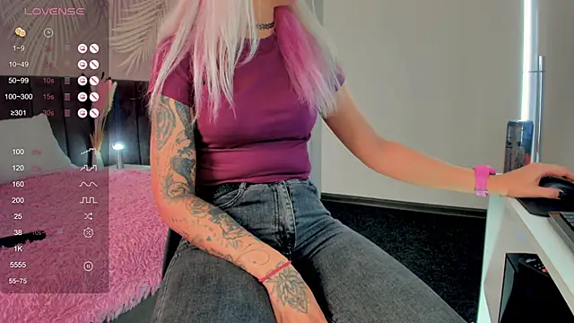 Kira Key online show from 09.16.25