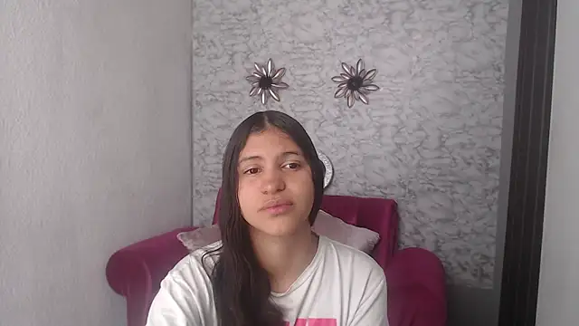 Snapshot of Evagirl69 chatting on 10.15.25 Evagirl69 online show from 10.15.25