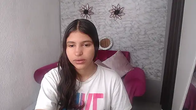 Snapshot of Evagirl69 chatting on 10.20.25 Evagirl69 online show from 10.20.25