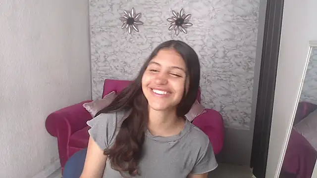 Snapshot of Evagirl69 chatting on 10.21.25 Evagirl69 online show from 10.21.25