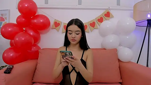 Snapshot of scarletross_ chatting on 02.13.26 scarletross online show from 02.13.26