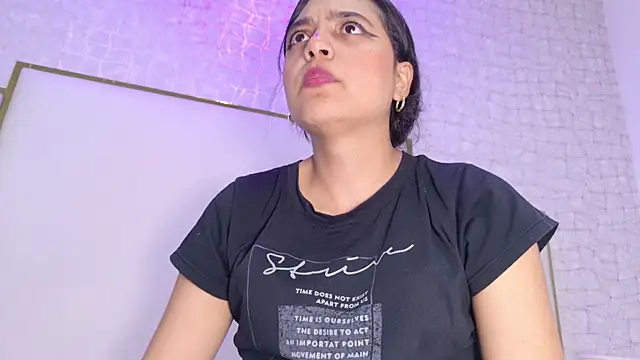 Snapshot of thalia888_ chatting on 05.17.26 thalia888 online show from 05.17.26
