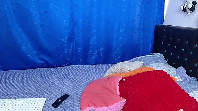 melikaronit2 online show from 11.18.25