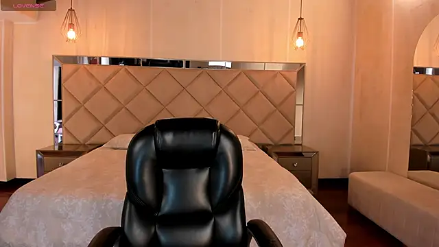 TiffannySins online show from 02.28.26