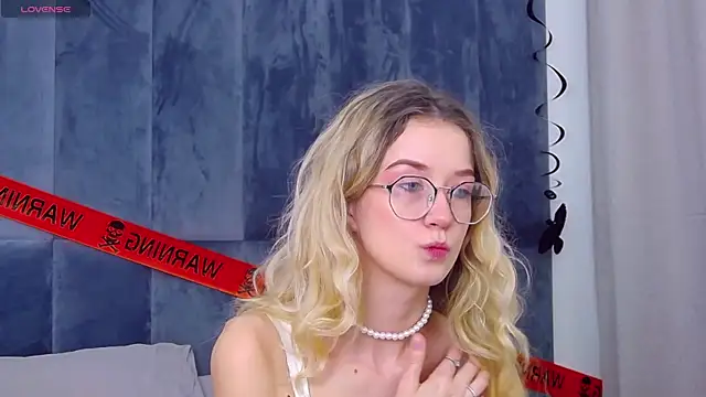 MaeLili online show from 10.29.25