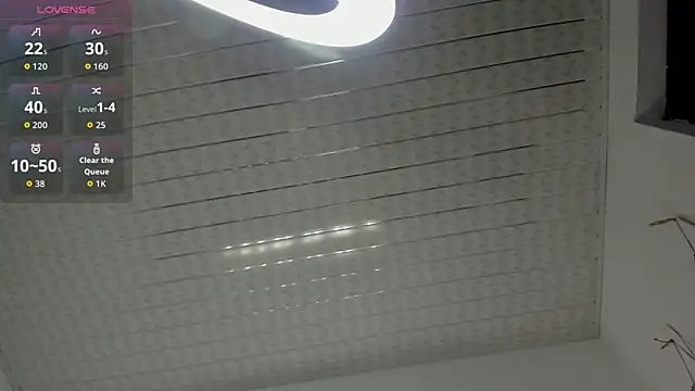 Snapshot of Zahra_milks chatting on 09.20.25 Zahra milks online show from 09.20.25