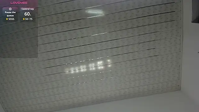 Snapshot of Zahra_milks chatting on 09.29.25 Zahra milks online show from 09.29.25