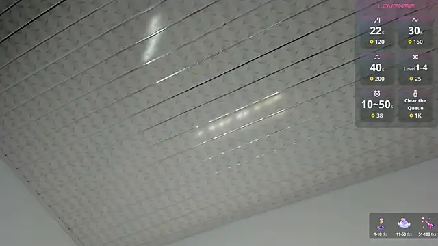 Snapshot of Zahra_milks chatting on 10.06.25 Zahra milks online show from 10.06.25