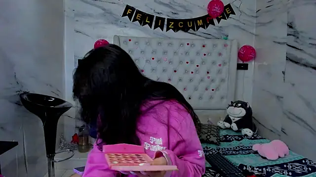 Ari and Storm online show from 04.04.26