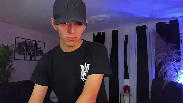 Snapshot of Marcus_and_Tony chatting on 10.13.25 Marcus and Tony online show from 10.13.25