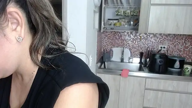 Snapshot of sophie_lopez1 chatting on 06.03.26 sophie lopez1 online show from 06.03.26