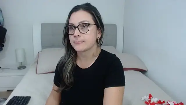 Snapshot of sophie_lopez1 chatting on 07.26.26 sophie lopez1 online show from 07.26.26