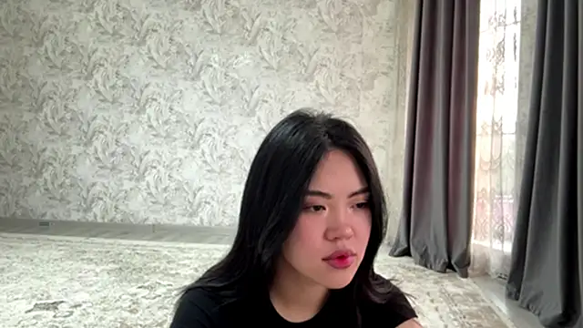 Snapshot of MIMIMary chatting on 10.13.25 MIMIMary online show from 10.13.25