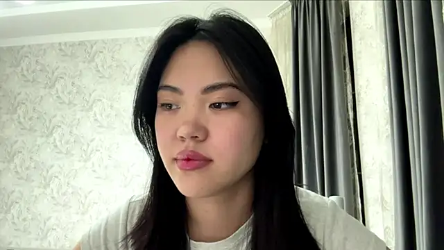 Snapshot of MIMIMary chatting on 10.17.25 MIMIMary online show from 10.17.25