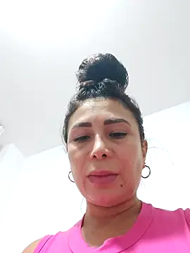 Snapshot of mia_mancinii chatting on 10.28.25 mia mancinii online show from 10.28.25