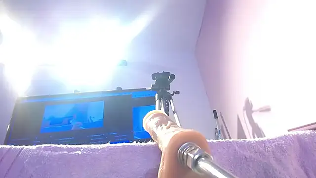 Missy Aprill online show from 12.17.25