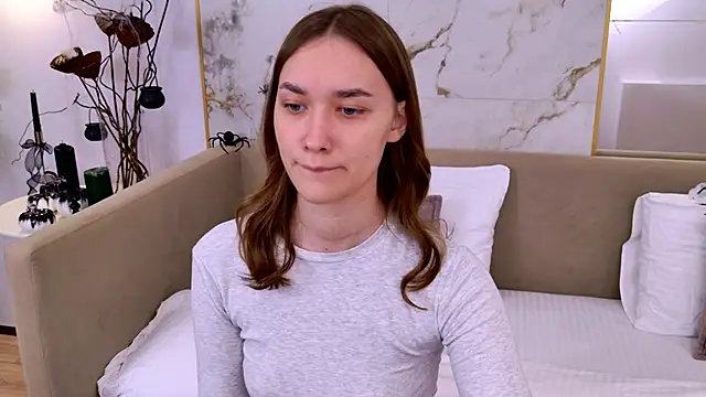 AmadaReine online show from 10.27.25