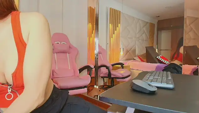 Rose Nichols online show from 10.03.25