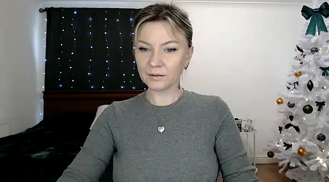 Snapshot of ParadiseAlina chatting on 12.16.24 ParadiseAlina online show from 12.16.24