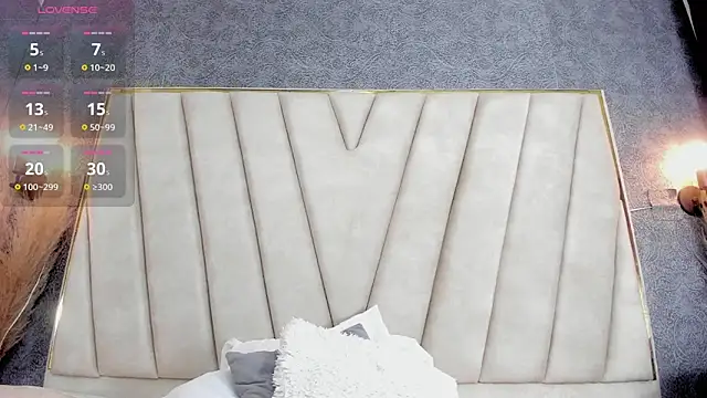 Snapshot of AlyssAlvarado chatting on 09.28.25 AlyssAlvarado online show from 09.28.25