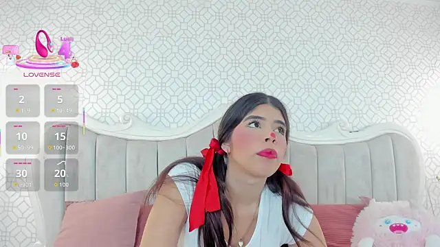 Snapshot of AlyssAlvarado chatting on 10.30.25 AlyssAlvarado online show from 10.30.25