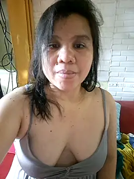 Snapshot of hotlyn45 chatting on 06.27.26 hotlyn45 online show from 06.27.26