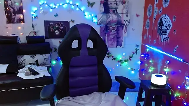 Snapshot of carol_20 chatting on 12.14.24 carol 20 online show from 12.14.24