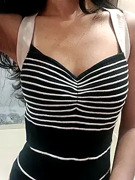 Daizy Shah online show from 09.20.25