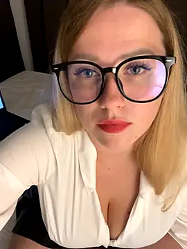 Snapshot of anny_mooore chatting on 09.15.25 anny mooore online show from 09.15.25