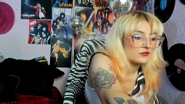 Avril Maria online show from 04.18.26