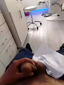 Snapshot of Blackllg chatting on 11.11.25 Blackllg online show from 11.11.25