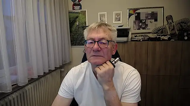 Snapshot of randyandy67 chatting on 10.25.25 randyandy67 online show from 10.25.25